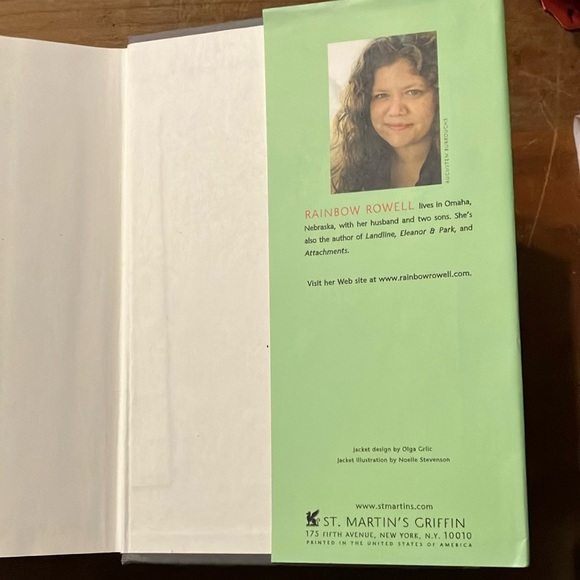 Book: Fangirl by Rainbow Rowell Hardcover - fair used condition - Picture 3 of 10